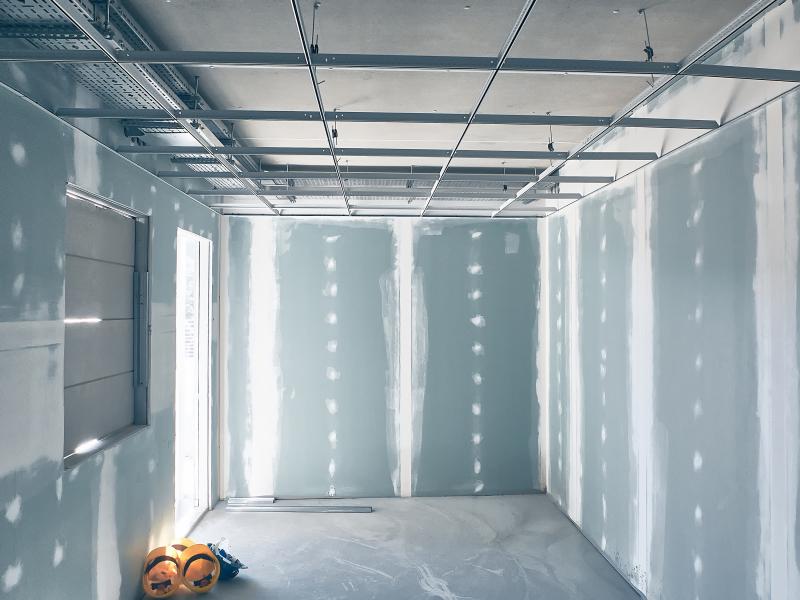 Les dalles min&eacute;rales, une solution esth&eacute;tique et performante pour vos plafonds